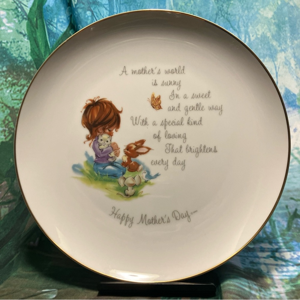 By Gigi. Genuine, porcelain Mother’s Day, commemorative collectors plate.